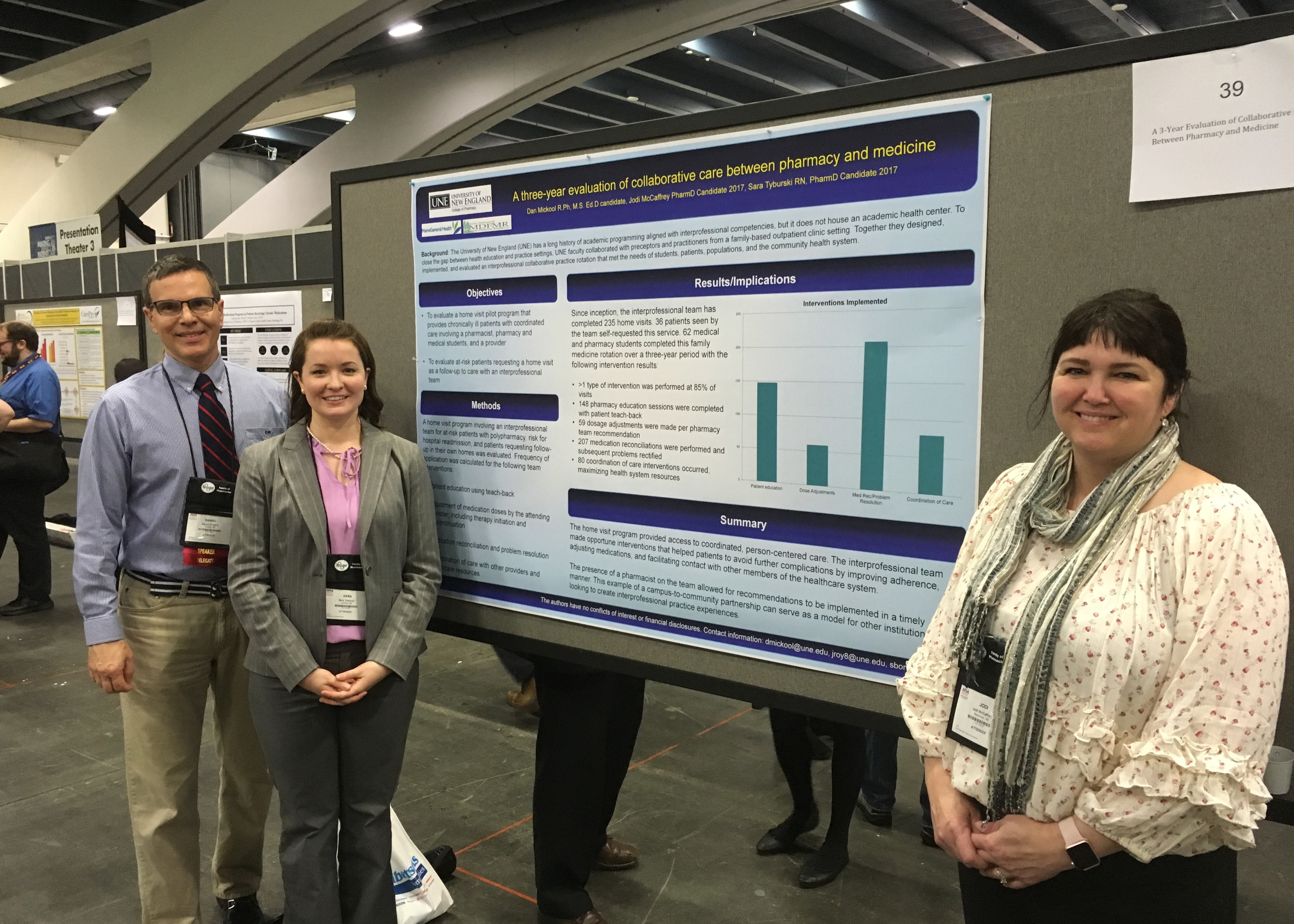 UNE College of Pharmacy students and faculty present at APhA conference